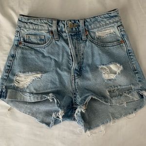 H&M light washed distressed shorts
